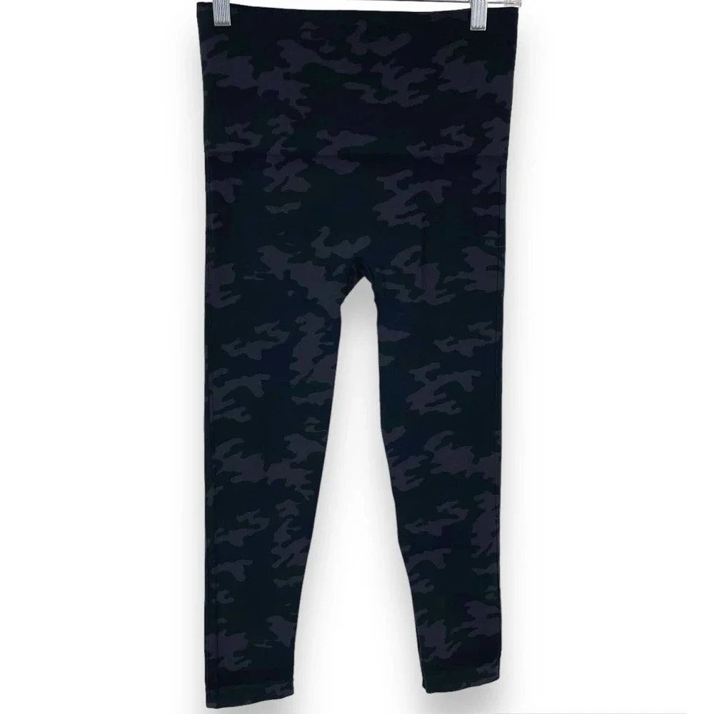 Spanx L Look at Me Now Seamless Cropped Leggings Black Camo 20099R